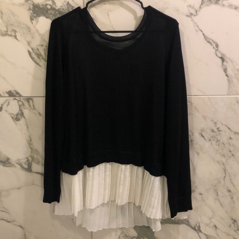 Black sweater with white accordion bottom